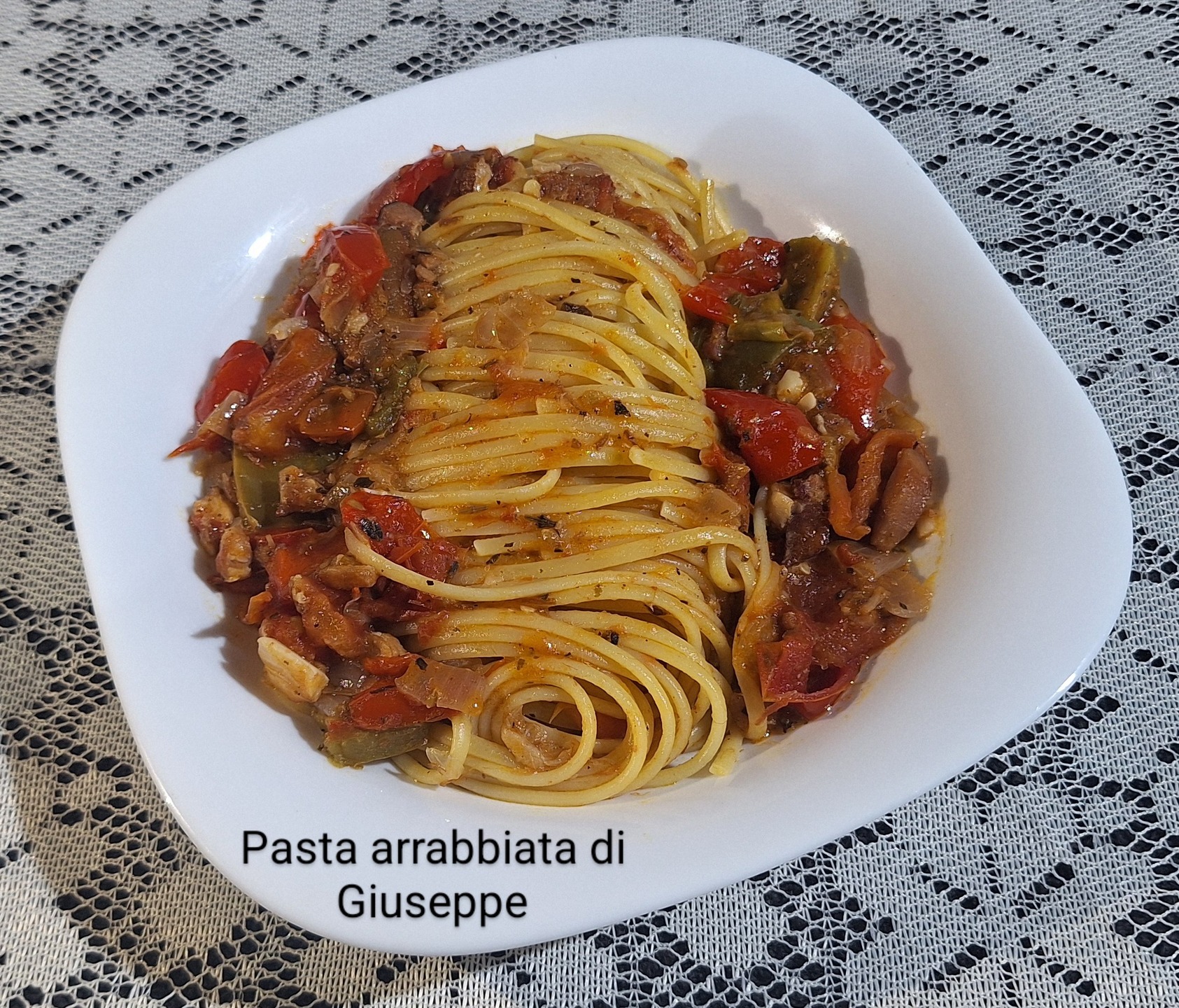 🍝 Pasta arrabbiata di Giuseppe 🌶️
Prepare-se para uma experiência gastronômica única! Minha massa artesanal dança har