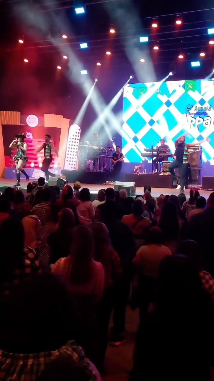Chora meu bem… #TBT
@appairj @chicosandeventos
Figurino: @pripcostaa
Takes: @sanmynunes @mailcon @pripcostaa
@jefe