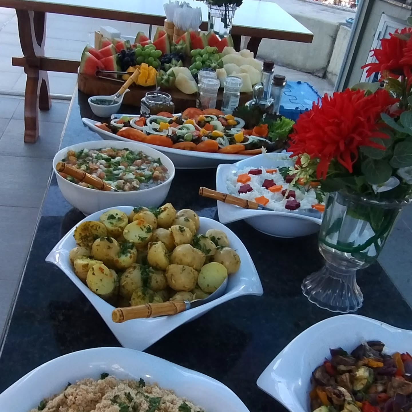Na Magalhães Buffet não trabalhamos com pacotes engessados. Aqui, o cliente escolhe cada detalhe, montando o cardápio it