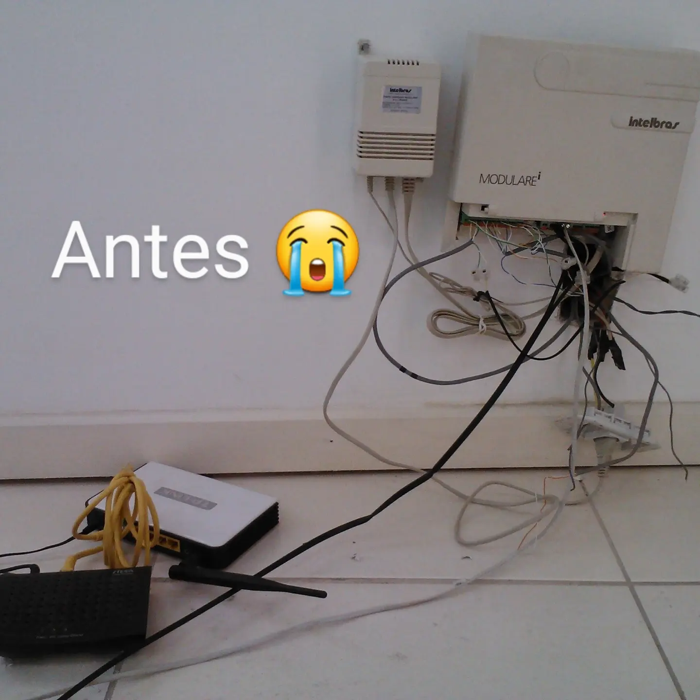 Organização de central de telefonia e Internet.