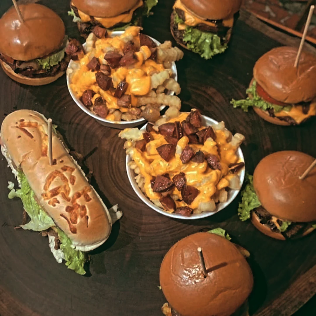🍔🔥 O SABOR QUE VOCÊ PROCURA ESTÁ AQUI! 🔥🍔
Hambúrgueres artesanais preparados com ingredientes selecionados, muito sa