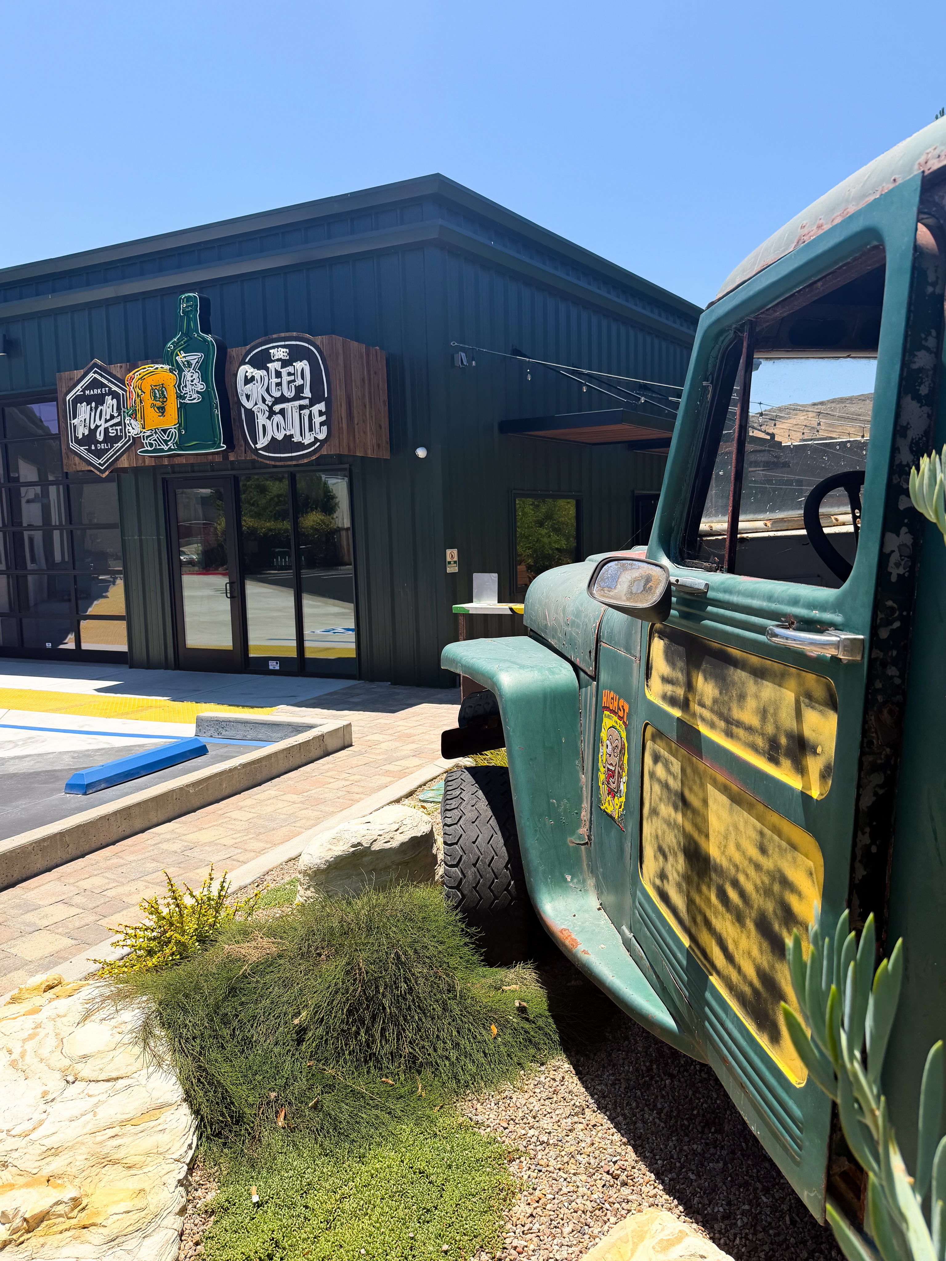 High Quarters open daily from 11a-5:30p. 🤤 And you know we don’t skip on the decor. Come see it all for yourself! 

📍 