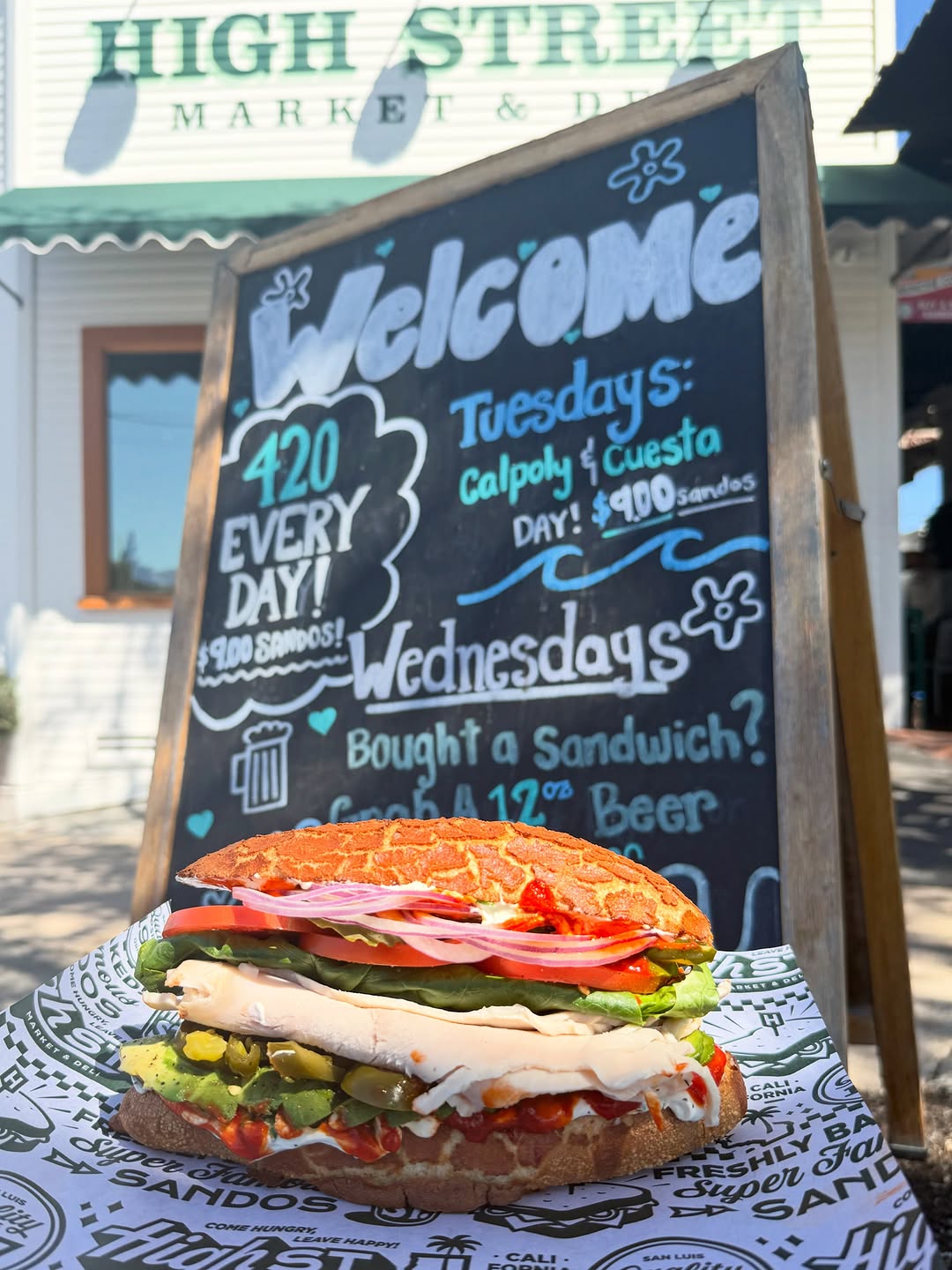 Wednesdays at our High St location, buy a regular priced sando get a 12oz beer for $2 off! Cheers! 🍻 

🥪 📸- The Jalap